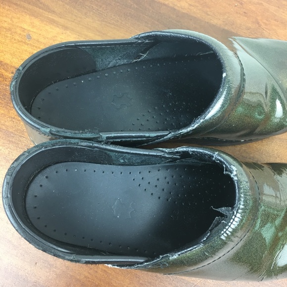 Dansko Women's Size 36 (US 5.5-6) Patent Leather Olive Green Nursing Shoes Clogs - Picture 10 of 12